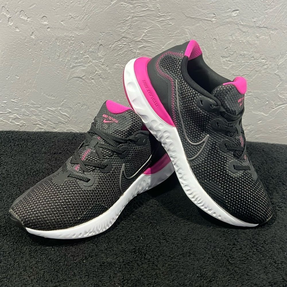 🔥🔥NIKE Renew Run‎ Running Shoes Sneakers Black/Hot Pink Women Sz 11 - PERFECT